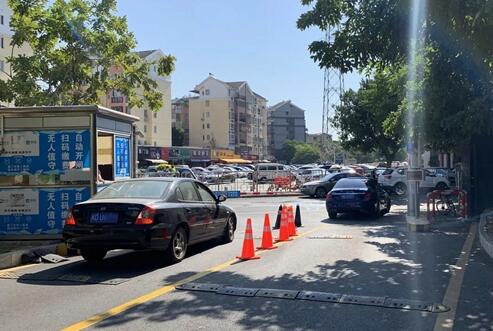 藍卡LCD高速車牌識別道閘掃碼付一體機