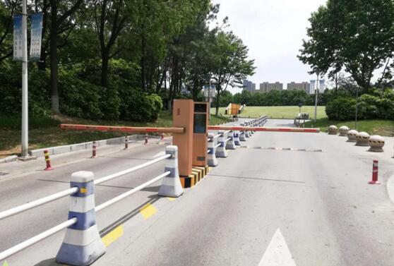 藍(lán)卡科技AI云無(wú)人化停車場(chǎng)