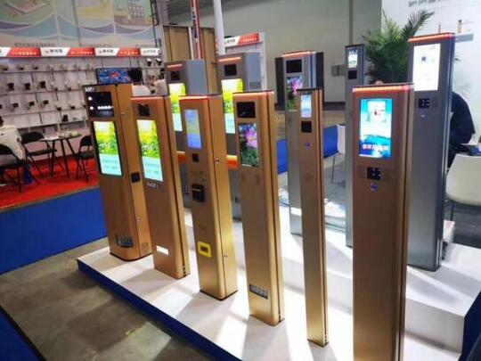 藍(lán)卡科技車牌識別系統(tǒng)