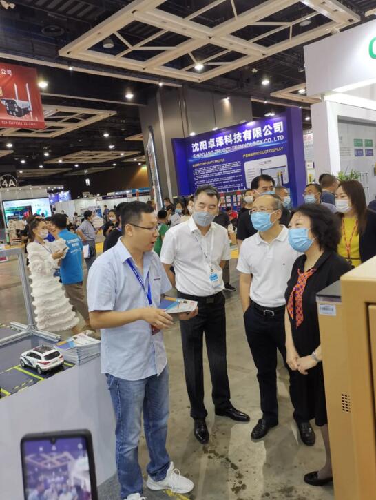 沈陽(yáng)市政協(xié)主席、秘書(shū)長(zhǎng)親臨展會(huì)現(xiàn)場(chǎng)