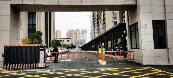 泉州惠安閩南建工大廈正式啟用藍卡AI云無人化停車場管理系統(tǒng)