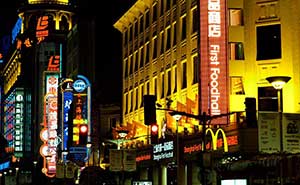 上海新天地車牌識別一體機(jī)案例