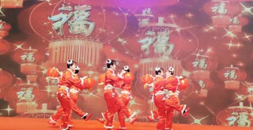 開場舞：《張燈結(jié)彩過大年》