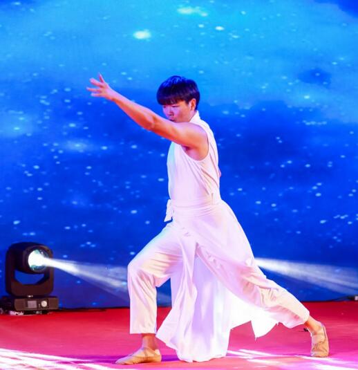 舞蹈《揚帆起航》