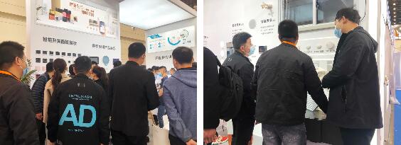 狄耐克智慧社區(qū)整體解決方案展示區(qū)域前總是賓客如云