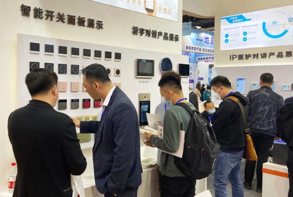 用戶(hù)通過(guò)指紋即可快速開(kāi)啟智能鎖