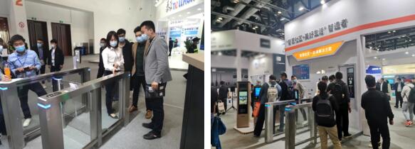 展會現(xiàn)場 | 在社區(qū)出入口，用戶通過人臉識別即可快速通行