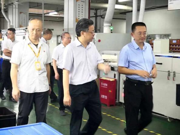 廈門市委常委、海滄區(qū)委書記林文生一行蒞臨狄耐克參觀指導！
