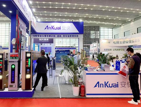 安快攜帶了自主研發(fā)生產(chǎn)的最新D116伺服道閘及眾多精品亮相展會