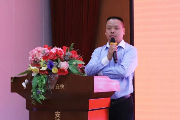 陳總對(duì)安快全新廠房的規(guī)劃和產(chǎn)能做詳細(xì)解說(shuō)