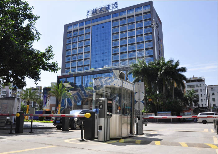 三聯大酒店停車場系統案例 - 中出網-智能出入口與停車充電門戶