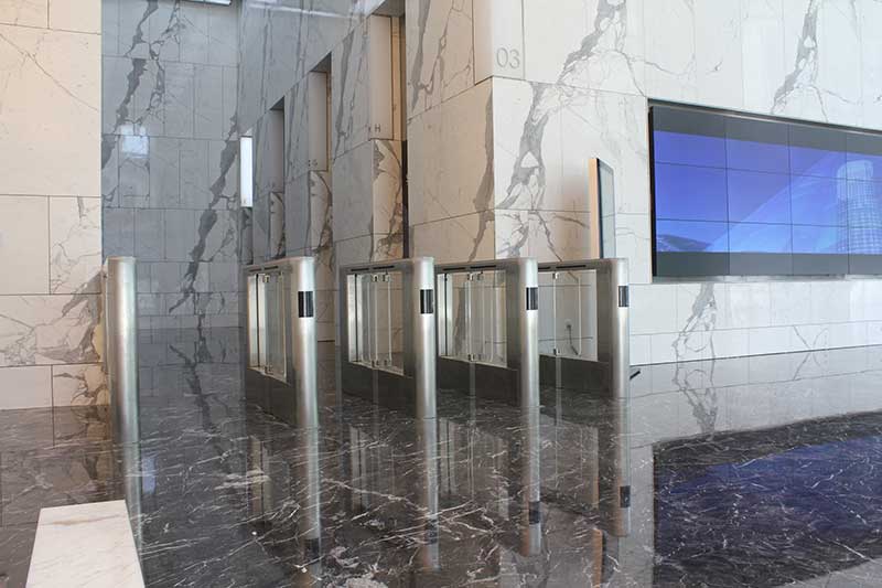 四川航空大廈通道閘案例 - 中出網(wǎng)-智能出入口與停車充電門戶