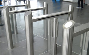 南陽李寧體育園通道閘案例 - 中出網(wǎng)-智能出入口與停車充電門戶