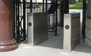 深圳光明高級中學(xué)通道閘案例