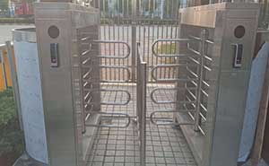 湖南省重慶啤酒有限責任公司通道閘案例