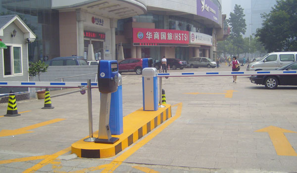 青島裕源大廈道閘案例 - 中出網(wǎng)-智能出入口與停車(chē)充電門(mén)戶(hù)