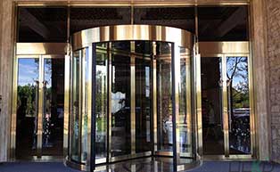 昆明華美達星耀精品酒店旋轉(zhuǎn)門工程案例 - 中出網(wǎng)-智能出入口與停車充電門戶