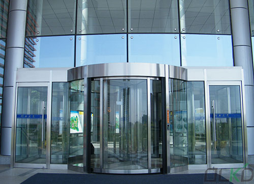 榆林經(jīng)濟(jì)開(kāi)發(fā)區(qū)創(chuàng)業(yè)大廈旋轉(zhuǎn)門工程案例 - 中出網(wǎng)-智能出入口與停車充電門戶