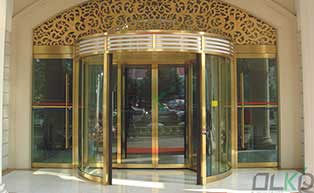 云南昆明白云大酒店旋轉(zhuǎn)門工程案例 - 中出網(wǎng)-智能出入口與停車充電門戶