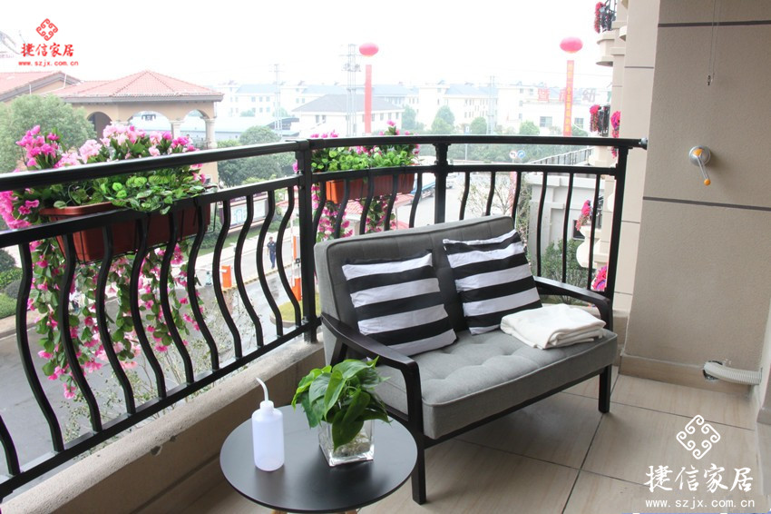 諸暨碧桂園城市花園鋅鋼陽(yáng)臺(tái)護(hù)欄案例 - 中出網(wǎng)-智能出入口與停車充電門戶