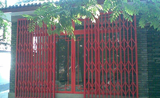 河北烤漆拉閘門工程案例 - 中出網(wǎng)-智能出入口與停車充電門戶