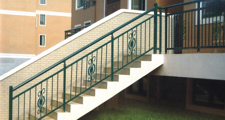 湖南常德小區(qū)住宅樓梯護(hù)欄案例 - 中出網(wǎng)-智能出入口與停車充電門戶