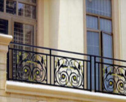 典雅鐵藝陽(yáng)臺(tái)護(hù)欄