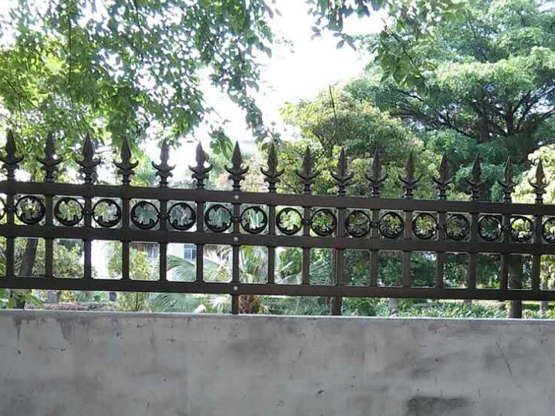 東莞辰熙小學(xué)柵欄案例 - 中出網(wǎng)-智能出入口與停車充電門(mén)戶