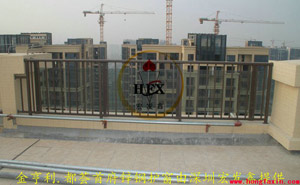 深圳金享利鋅鋼陽臺護(hù)欄案例 - 中出網(wǎng)-智能出入口與停車充電門戶