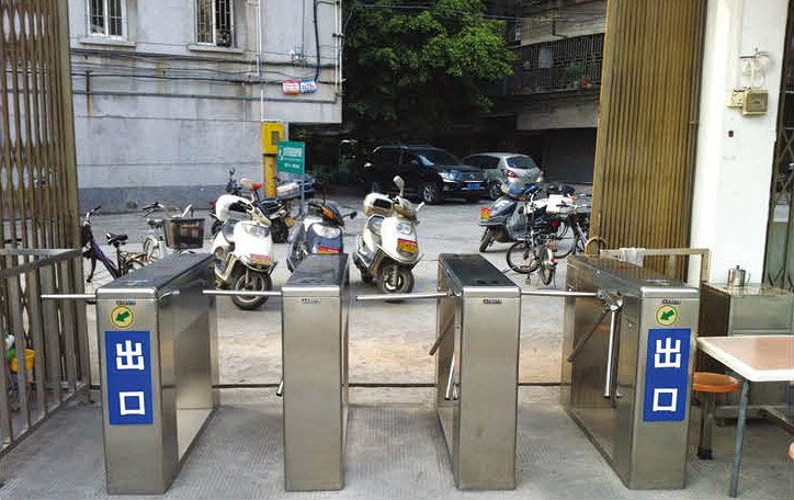 南海機(jī)關(guān)游泳場人行通道閘工程案例 - 中出網(wǎng)-智能出入口與停車充電門戶