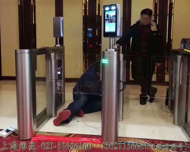 人臉識別閘機(jī)，人臉識別速通門，人臉測溫閘機(jī)