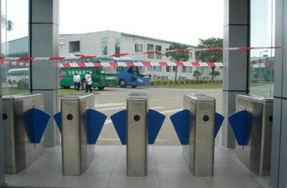 廠房通道閘案例 - 中出網(wǎng)-智能出入口與停車(chē)充電門(mén)戶