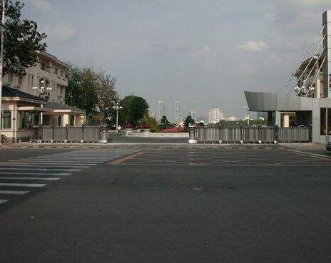 石家莊出安智能伸縮門給石家莊市第一中學(xué)項目不一樣的體驗