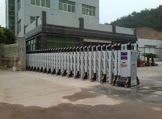 石家莊出安智能電動伸縮門進(jìn)駐石家莊神洲七星酒店大門口