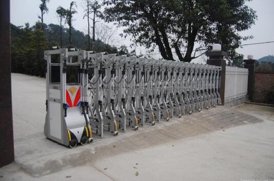 遠洋西溪公館大門口的電動伸縮門由杭州出安智能提供