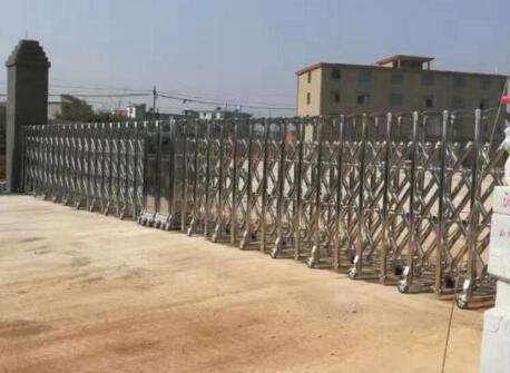 杭州荊楚商務咨詢有限公司大門口的電動伸縮門由杭州出安智能提供