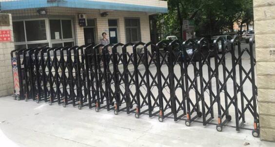 杭州出安智能電動伸縮門安裝在杭州康奮威科技股份有限公司