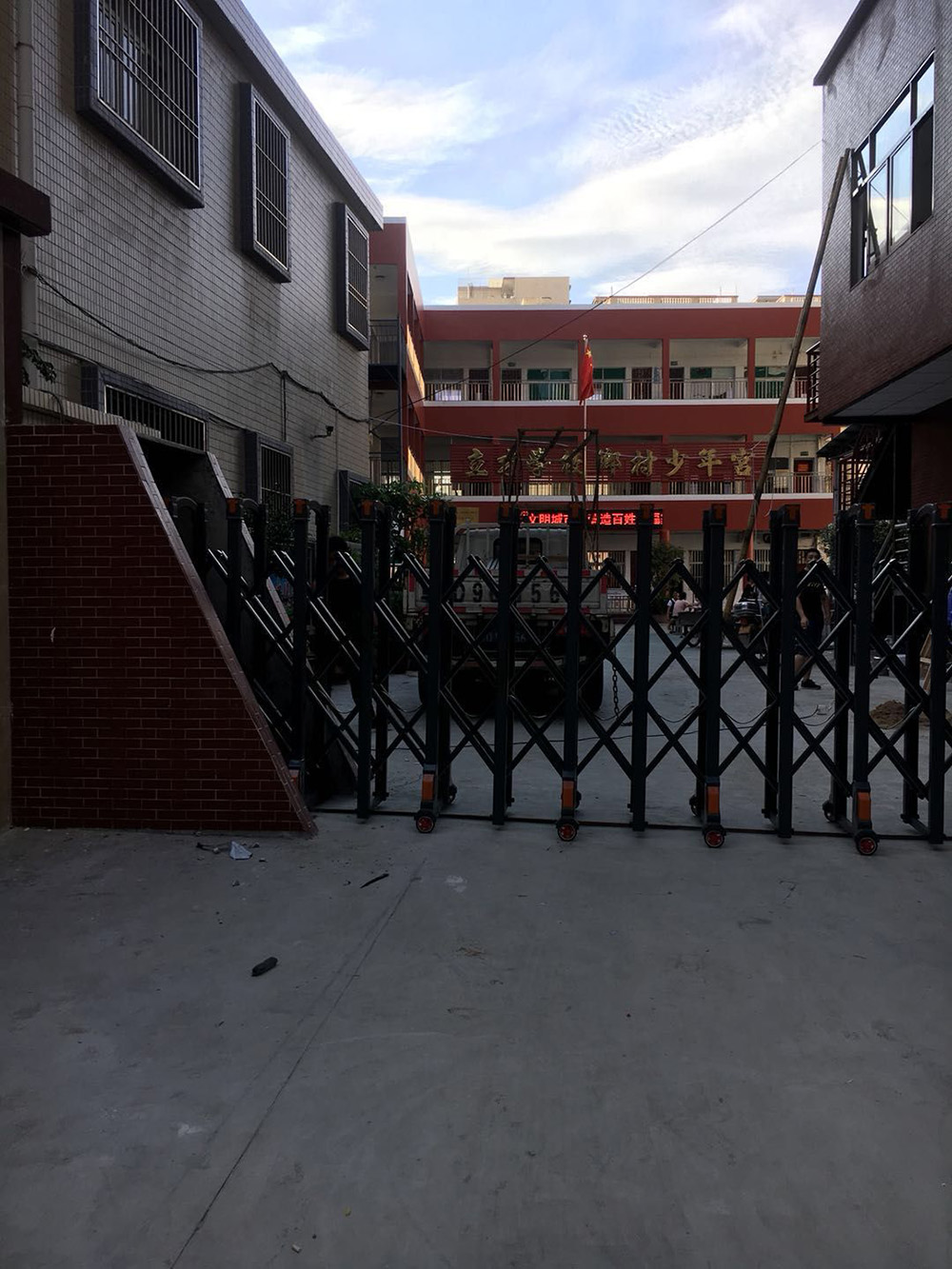 步步高系列案例 - 中出網(wǎng)-智能出入口與停車充電門(mén)戶