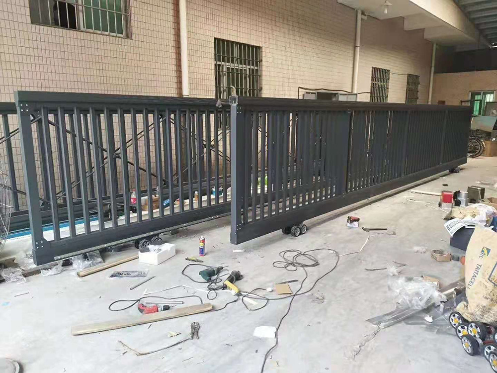 懸浮門系列工程案例 - 中出網-智能出入口與停車充電門戶