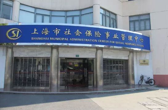 卷閘門系列案例 - 中出網-智能出入口與停車充電門戶