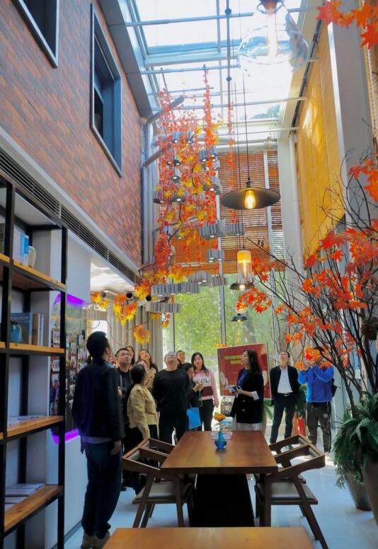 考察團(tuán)參觀了公司的產(chǎn)品體驗(yàn)館