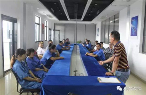 湘聯(lián)組織員工進行消防安全演習