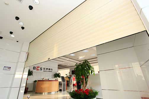 湖南省農(nóng)村信用社銀行防盜卷簾門案例 - 中出網(wǎng)-智能出入口與停車充電門戶