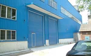 湘潭漣鋼工業(yè)提升門案例 - 中出網(wǎng)-智能出入口與停車充電門戶