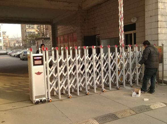 保定出安智能伸縮門帶給保定市五四路電臺(tái)的形象展示