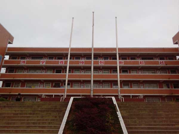 畢節(jié)三聯(lián)學(xué)校旗桿案例 - 中出網(wǎng)-智能出入口與停車(chē)充電門(mén)戶