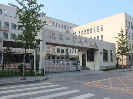 北京小學(xué)對北京出安智能電動伸縮門給予好評