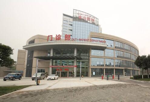 重慶出安智能道閘為重慶醫(yī)科大學(xué)附屬第一醫(yī)院提供保駕護(hù)航