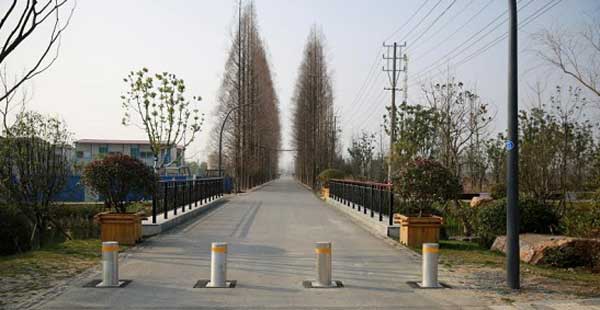 南京玄武湖公園選用南京出安智能升降柱