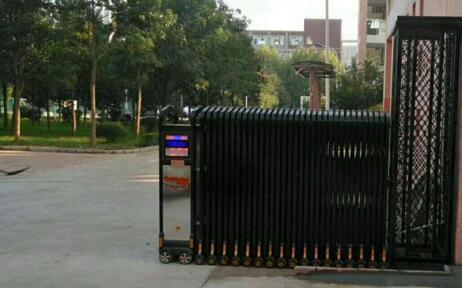 寧波出安智能電動(dòng)伸縮門閃亮在中國(guó)鐵建花語(yǔ)江灣